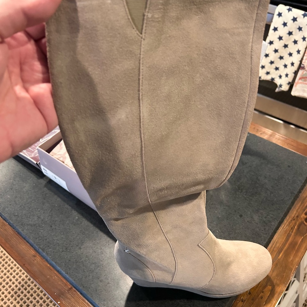 Nassau Women's Tan Suede Boots